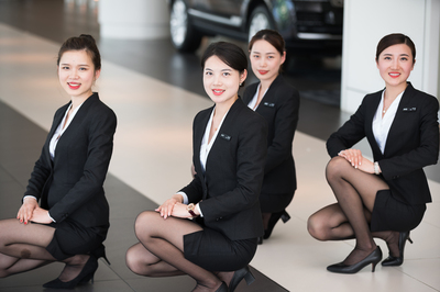 禮儀訓(xùn)練，為何要“咬吸管、頭頂書”？