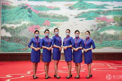 70名東航空姐亮相第四屆進博會，參與禮儀引導服務